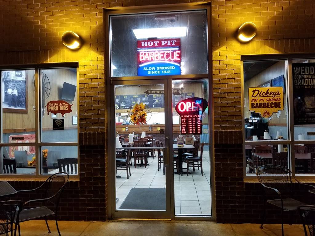 Dickeys Barbecue Pit | meal delivery | 200 Canal Pl #180, Philadelphia, MS 39350, USA | 6016565626 OR +1 601-656-5626