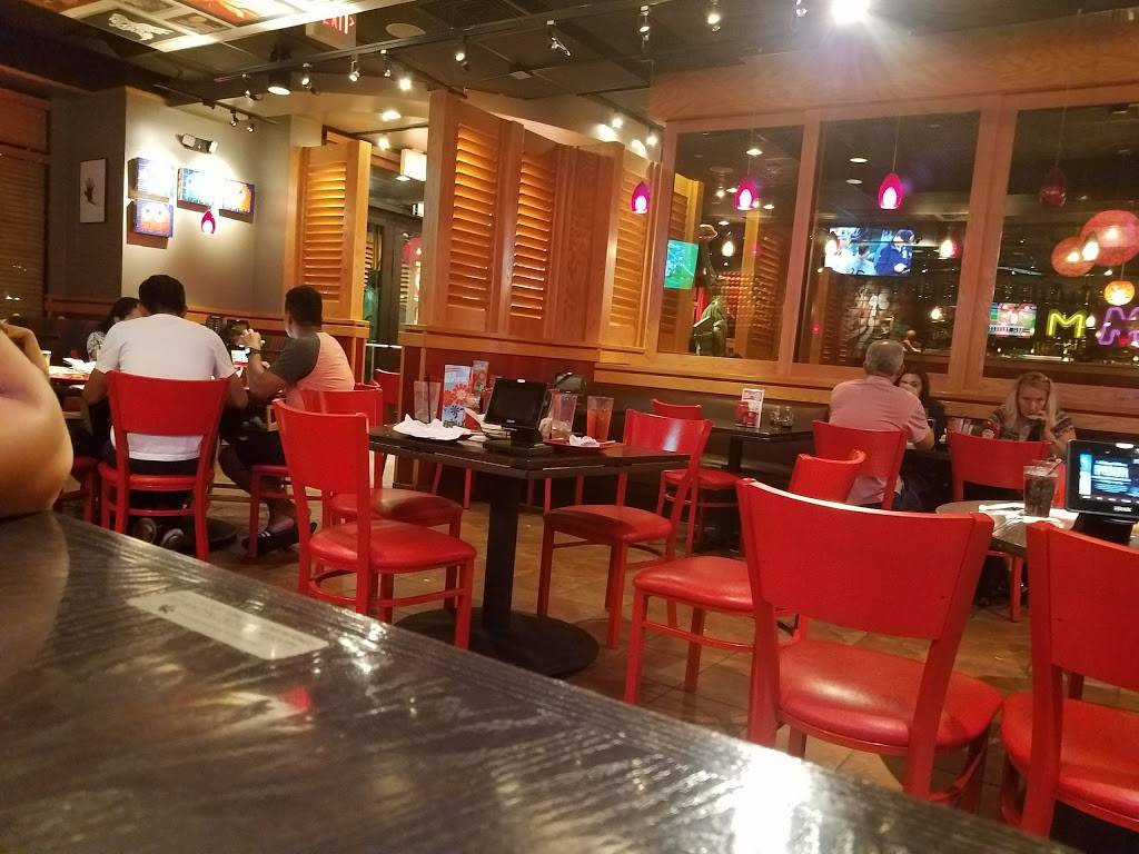 Red Robin Gourmet Burgers and Brews | restaurant | 125 Old Country Rd, Carle Place, NY 11514, USA | 5162483700 OR +1 516-248-3700