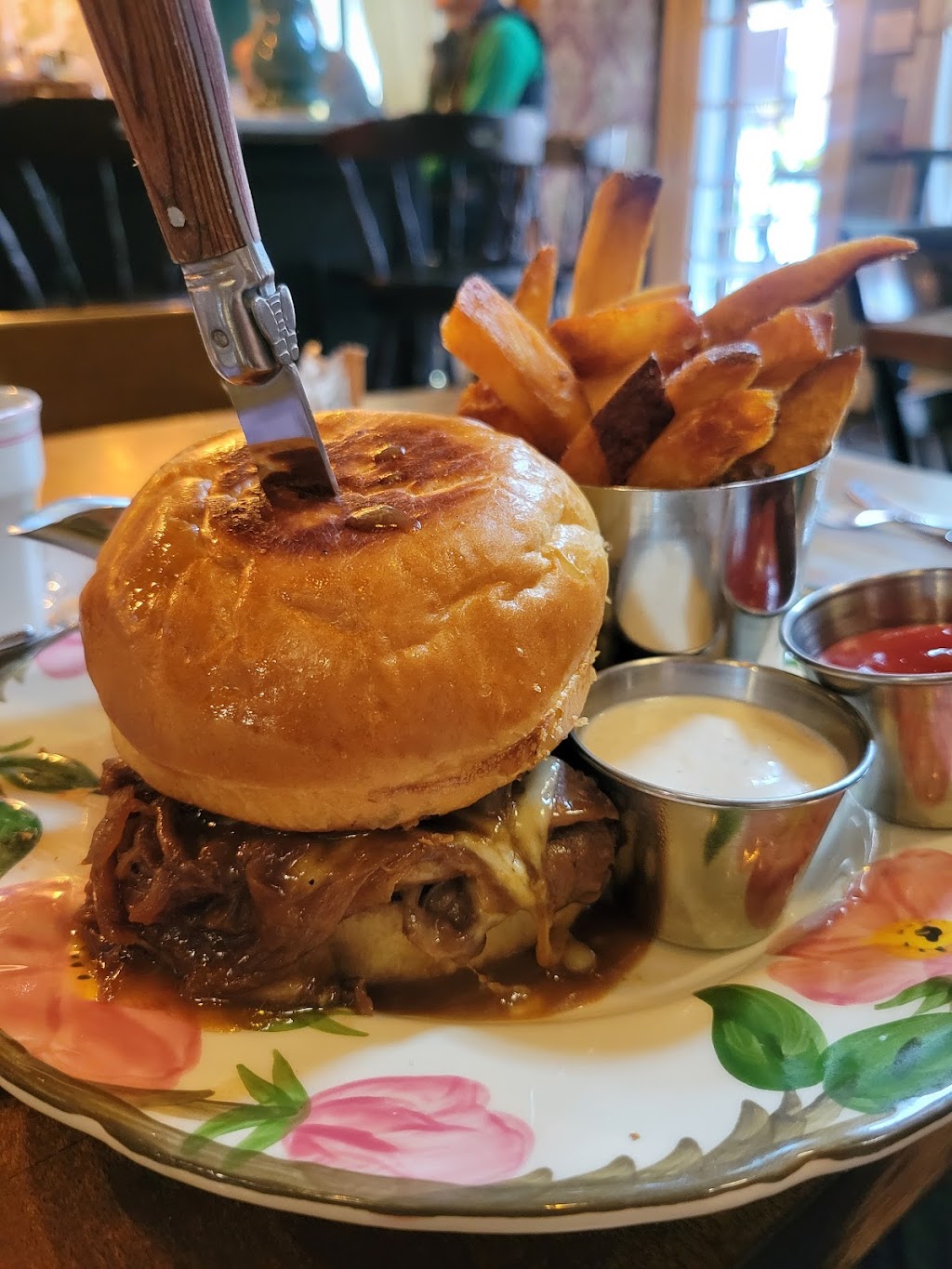 The Black Squirrel Pub and Haunt | restaurant | 3749 Midvale Ave, Philadelphia, PA 19129, USA | 2673232611 OR +1 267-323-2611