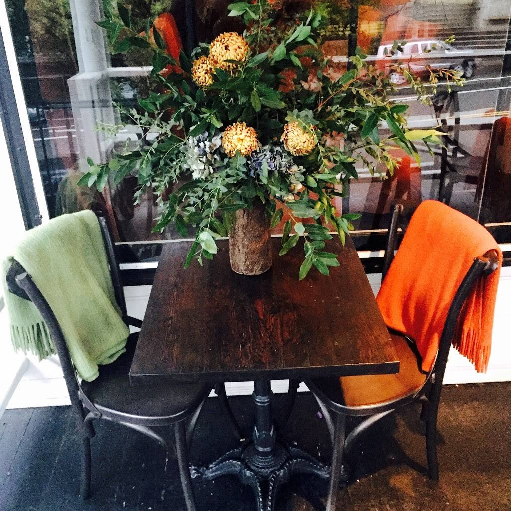 Bairds on B Bar & Grill | restaurant | 485 2nd St, Lake Oswego, OR 97034, USA | 5033034771 OR +1 503-303-4771