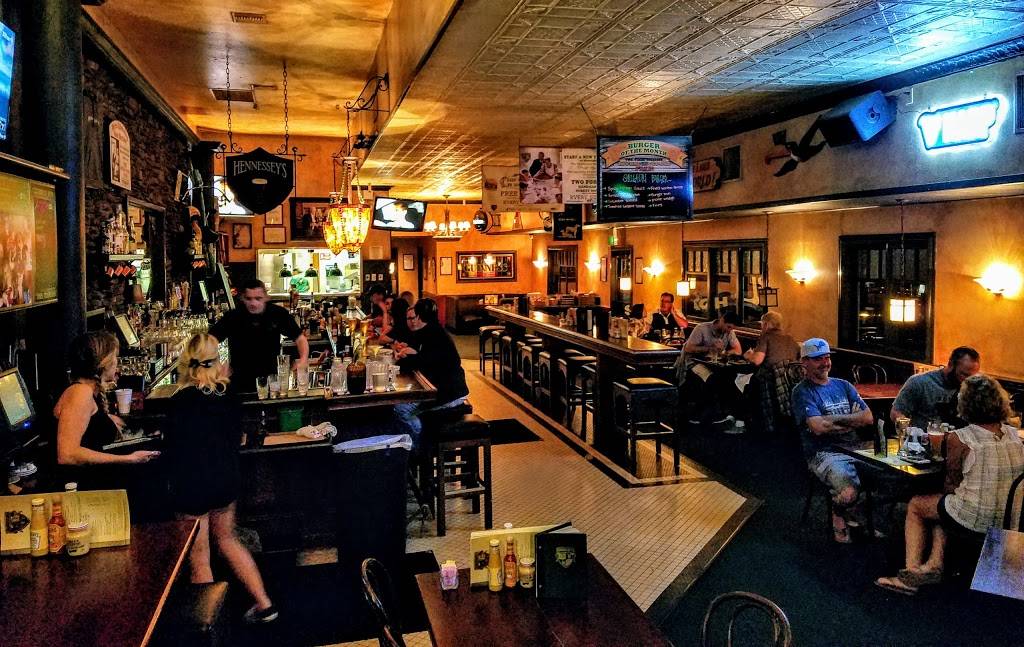 Hennesseys Grill | restaurant | 143 Main St, Seal Beach, CA 90740, USA | 5625986456 OR +1 562-598-6456