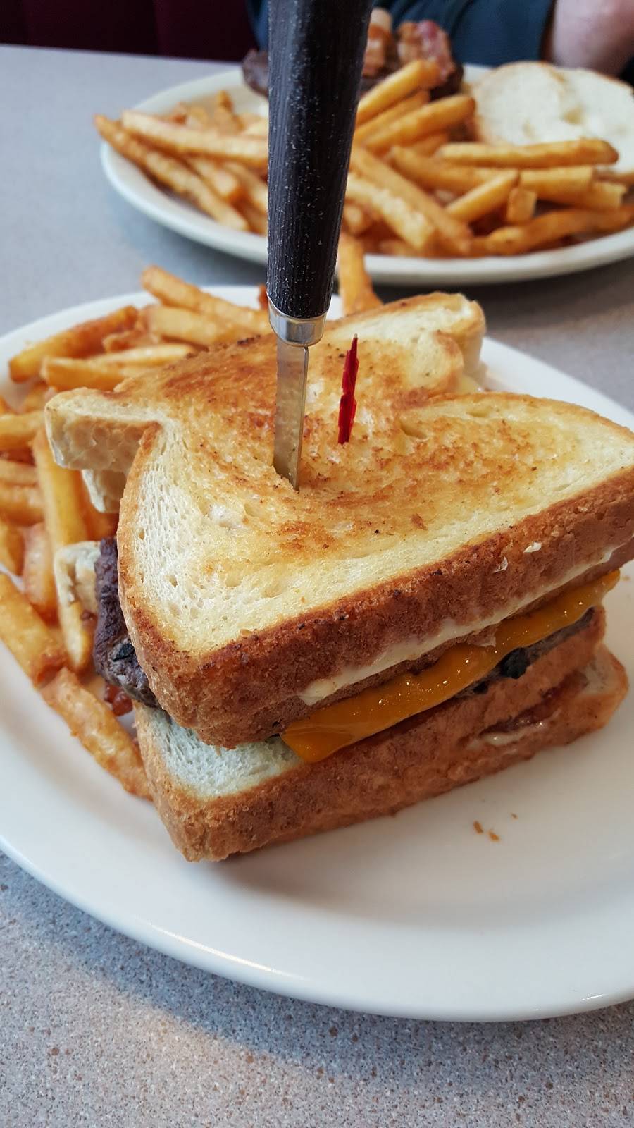 West Haven Duchess Dineraunt | restaurant | 706 Campbell Ave, West Haven, CT 06516, USA | 2039339128 OR +1 203-933-9128