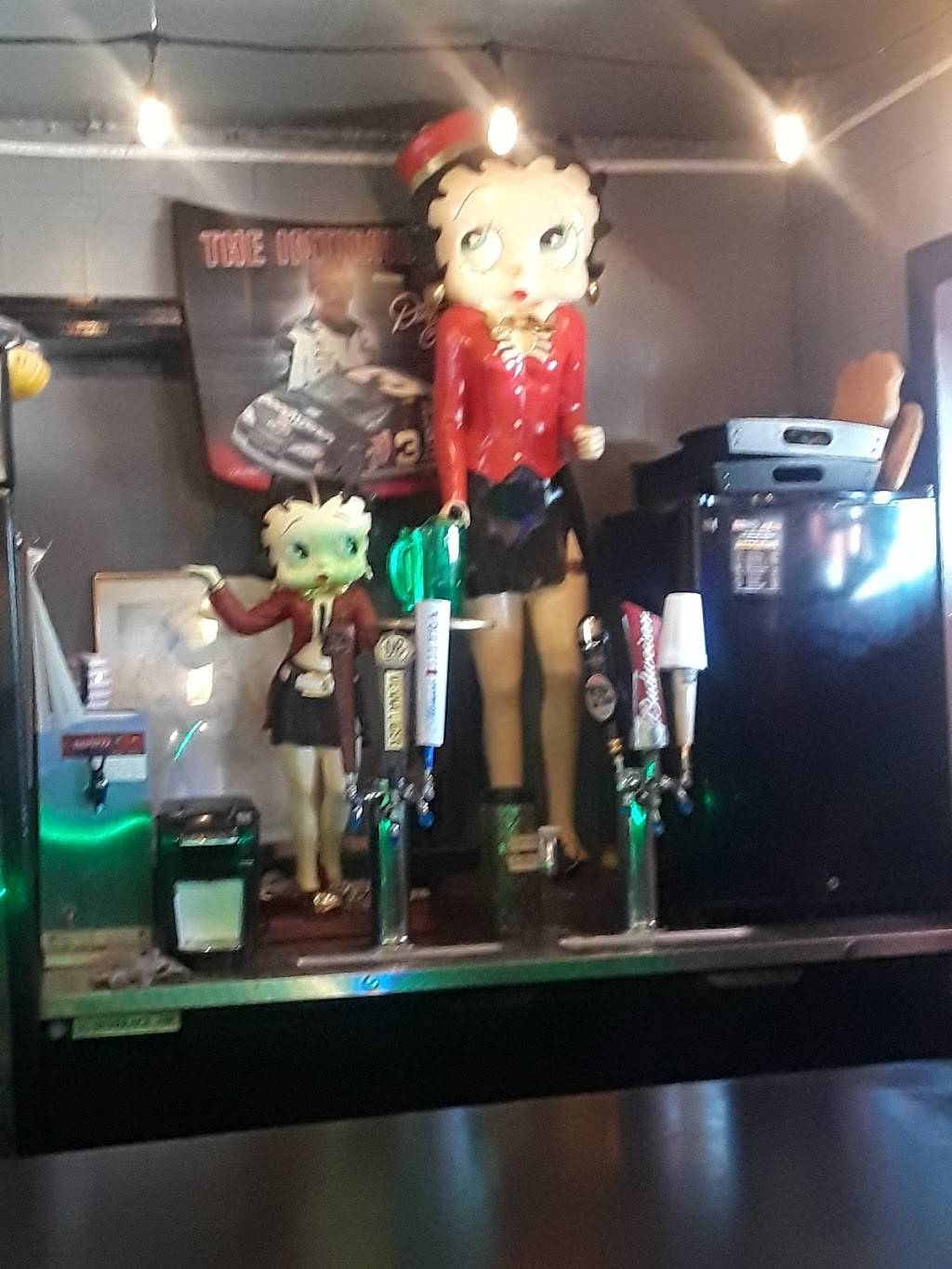 Millys | restaurant | 2934 S Military Hwy, Chesapeake, VA 23323, USA | 7576732998 OR +1 757-673-2998