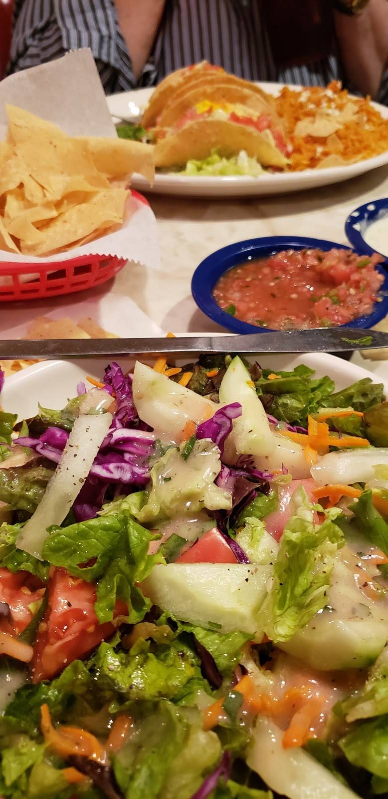 Chuys | restaurant | 9235 Kingston Pike, Knoxville, TN 37922, USA | 8656704141 OR +1 865-670-4141