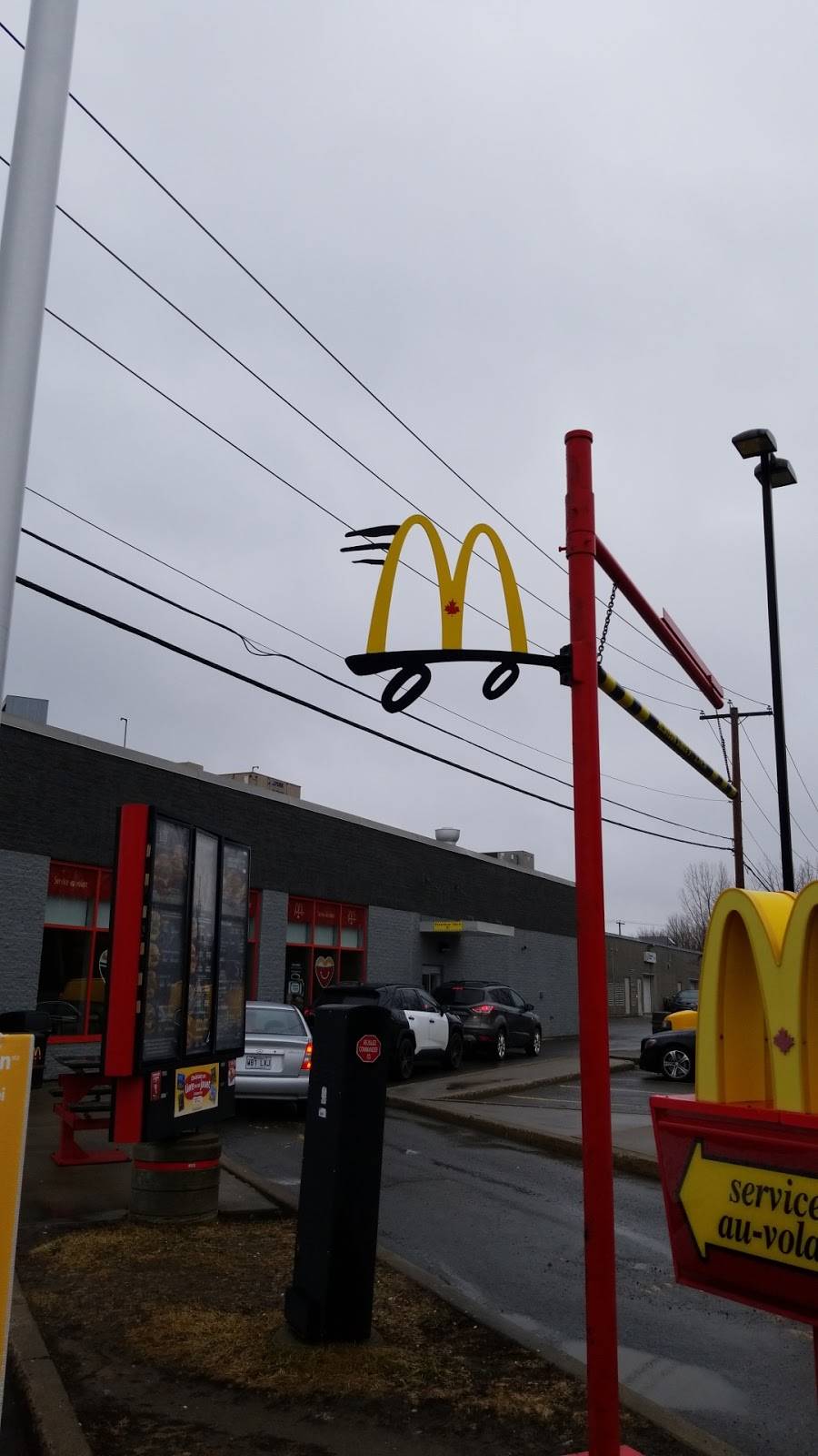 McDonalds | cafe | 3900 Boulevard Wilfrid-Hamel, Québec, QC G1P 2J2, Canada | 4188715556 OR +1 418-871-5556