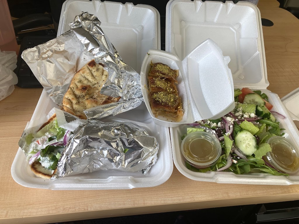 Beytis Mediterranean Grill and Pizza | restaurant | 548 John Fitch Hwy, Fitchburg, MA 01420, USA | 9786273474 OR +1 978-627-3474