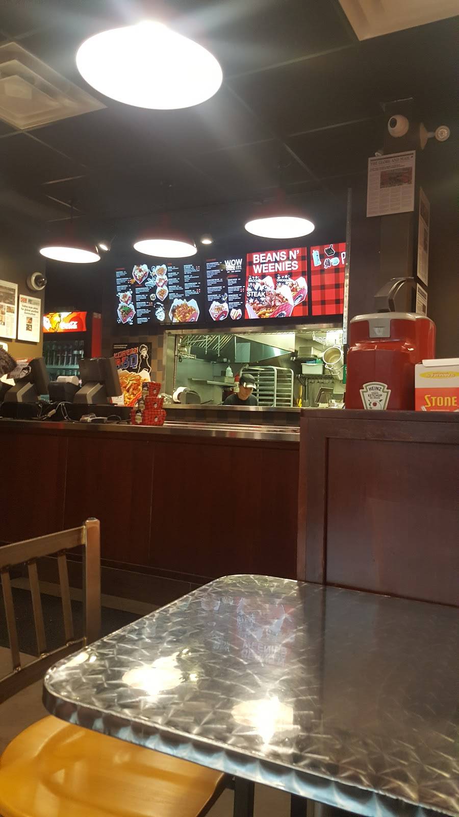 Smokes Poutinerie | restaurant | 116 Atlantic Ave, Toronto, ON M6K 1X9, Canada | 6477482873 OR +1 647-748-2873