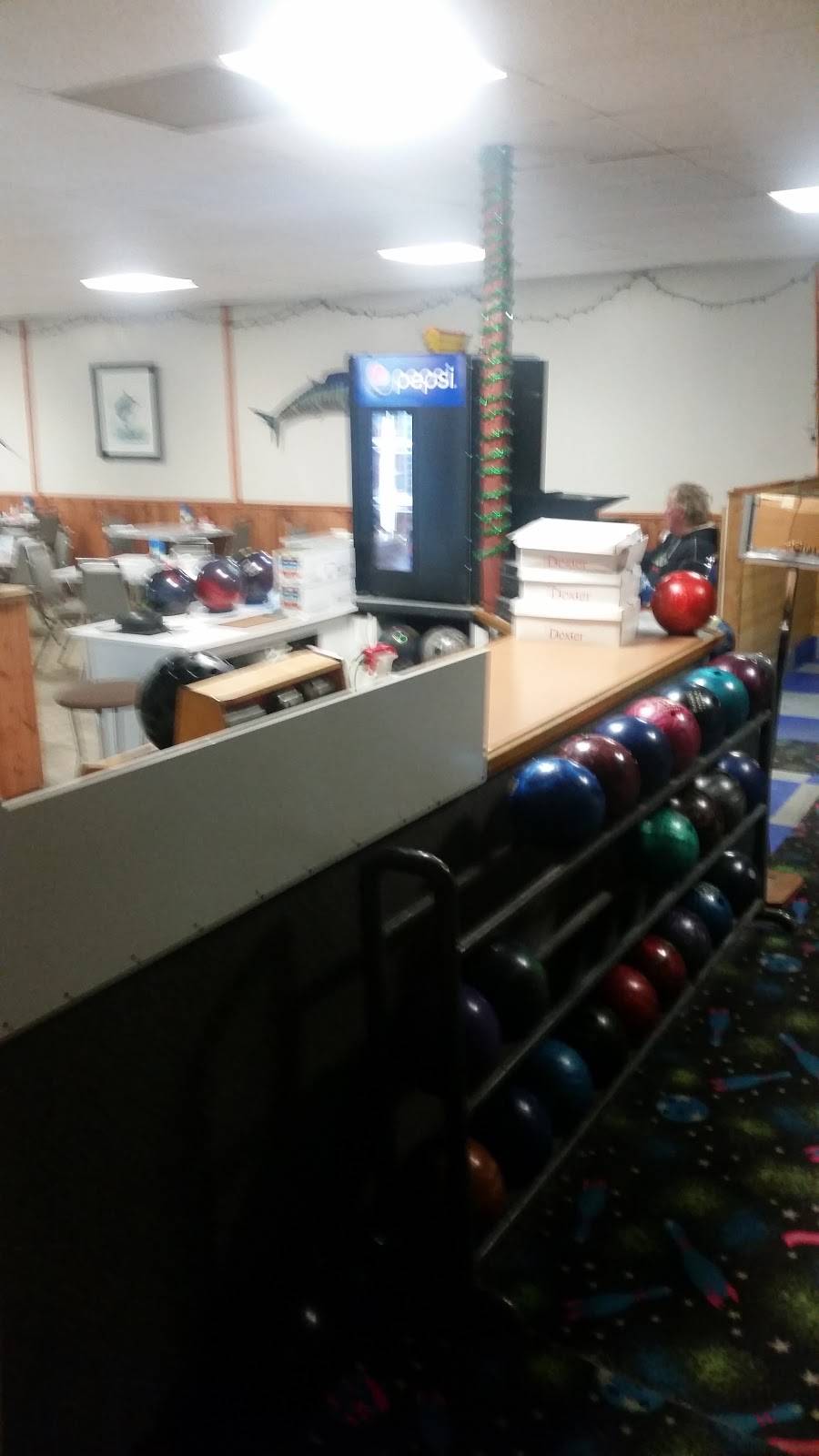 J & D Bowling & Restaurant | restaurant | 4 Young St, Tilbury, ON N0P 2L0, Canada | 5196821555 OR +1 519-682-1555