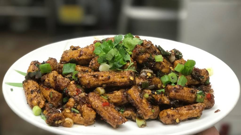 Hakka Chilli | meal takeaway | 4559 Hurontario St #12A, Mississauga, ON L4Z 3L9, Canada | 9057124370 OR +1 905-712-4370