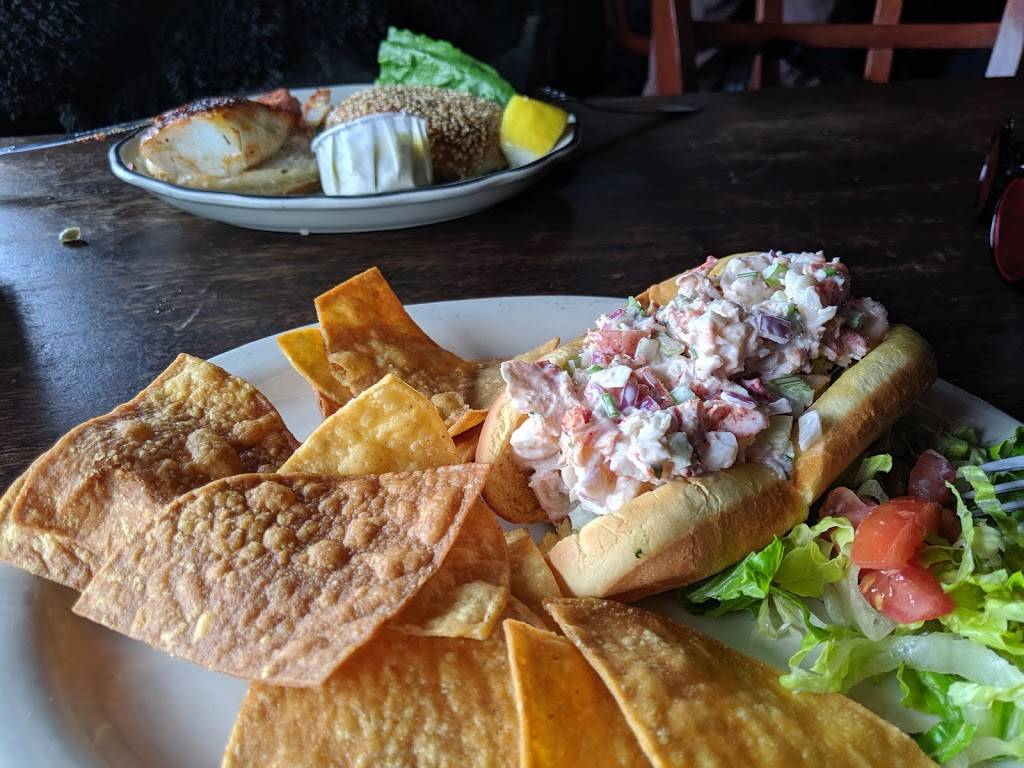 The Dock Bar & Grill | restaurant | 482 W Lake Dr, Montauk, NY 11954, USA | 6316689778 OR +1 631-668-9778