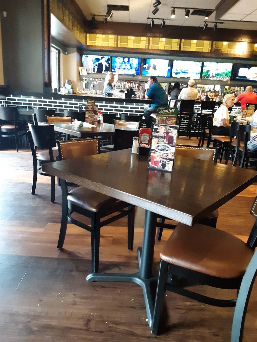 Bennigan’s Steubenville | restaurant | 185 Franciscan Square, Steubenville, OH 43952, USA | 7407928080 OR +1 740-792-8080