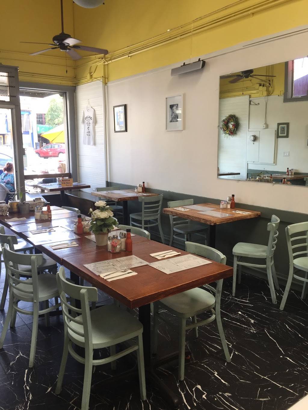 Lynn & Lus Escapade Cafe | restaurant | 3353 Grand Ave, Oakland, CA 94610, USA | 5108355705 OR +1 510-835-5705