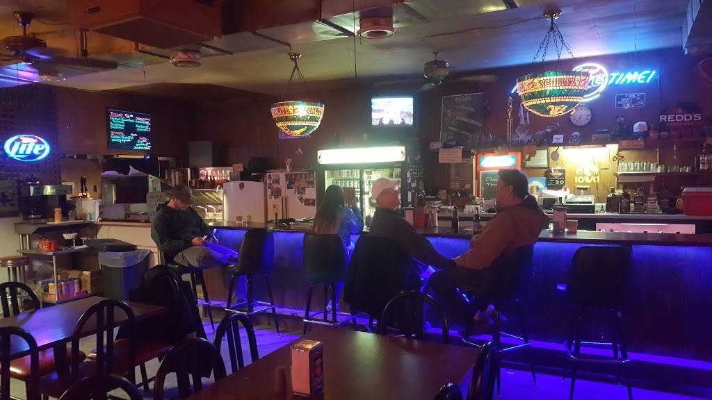 Village Inn | restaurant | 105 Main St, Liscomb, IA 50148, USA | 6414969998 OR +1 641-496-9998