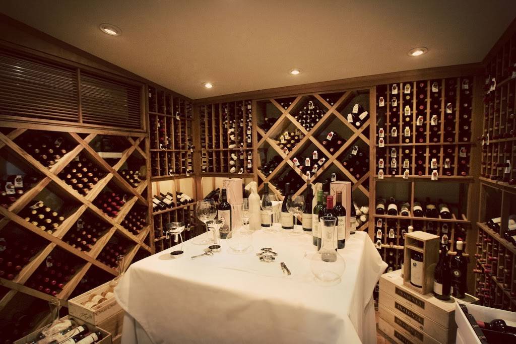 Luckys | restaurant | 1279 Coast Village Rd, Montecito, CA 93108, USA | 8055657540 OR +1 805-565-7540