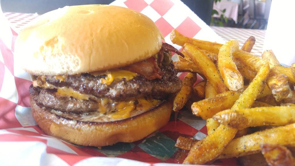 Burger Time Machine | restaurant | 301 W University Dr, Denton, TX 76201, USA | 9403841133 OR +1 940-384-1133