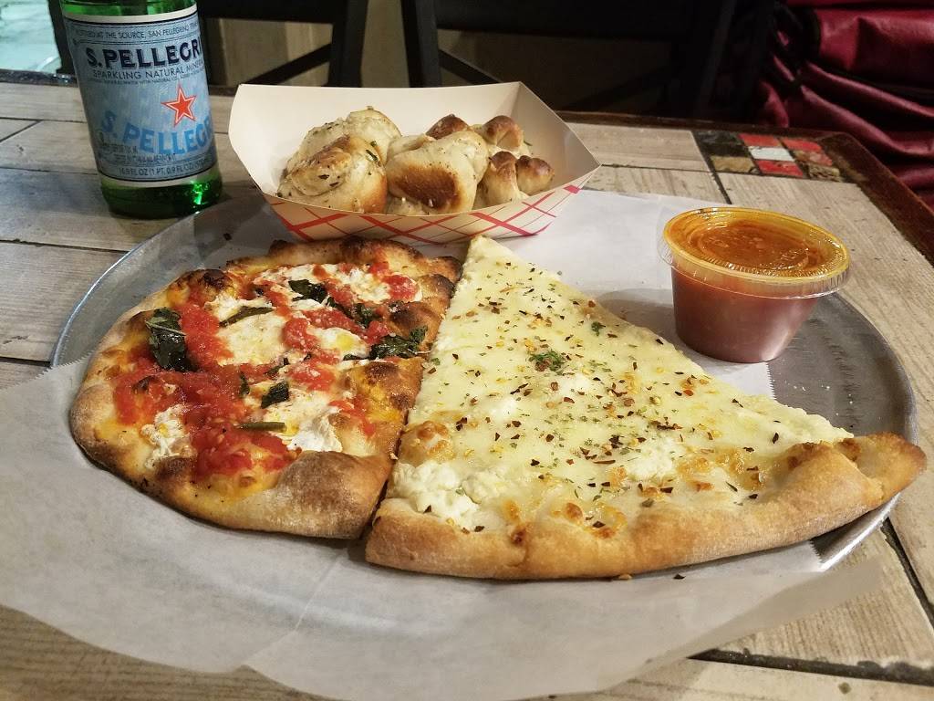 Il Porto | restaurant | 37 Washington Ave, Brooklyn, NY 11205, USA | 7186240954 OR +1 718-624-0954