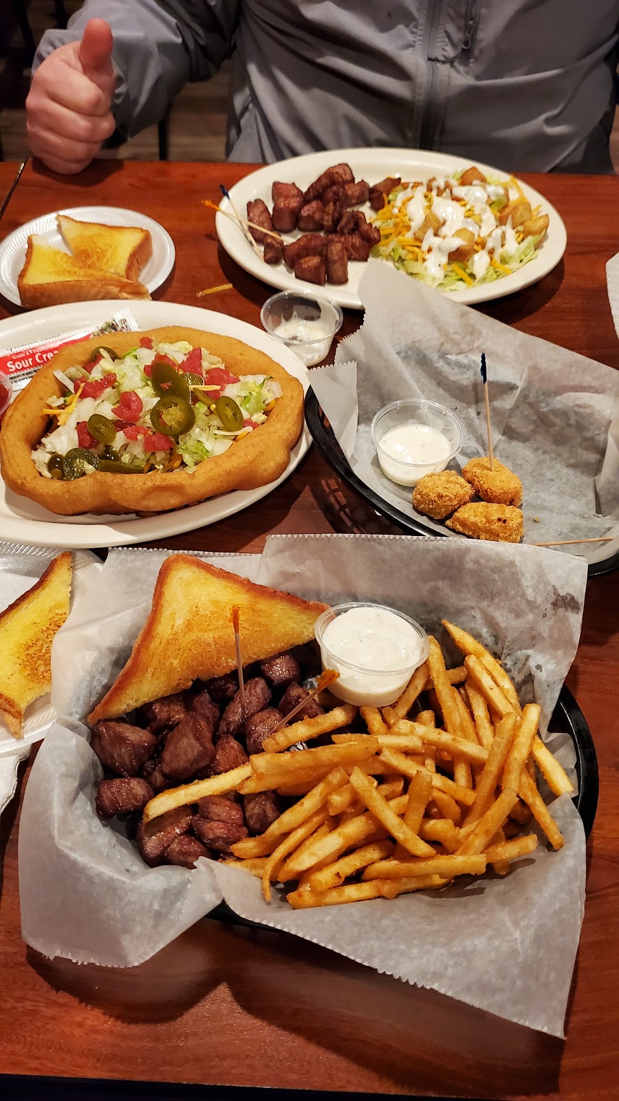 Chasers Food & Spirit | restaurant | 8405 W 12th St, Sioux Falls, SD 57106, USA | 6053359633 OR +1 605-335-9633