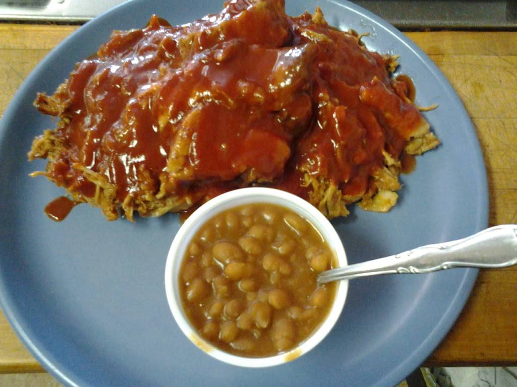 Clays Popeyes BBQ | restaurant | 1121 S Grand Ave E, Springfield, IL 62703, USA | 2175220386 OR +1 217-522-0386