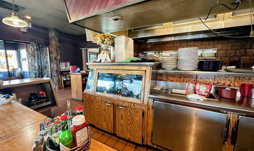 Blackberry Patch Restaurant | restaurant | 37453 CA-299, Burney, CA 96013, USA | 5303353902 OR +1 530-335-3902