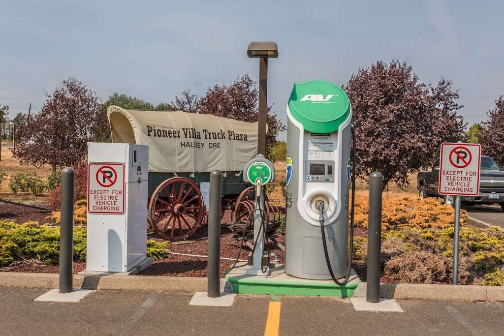 Pioneer Villa Truck Plaza | night club | 33180 OR-228, Halsey, OR 97348, USA | 5413692801 OR +1 541-369-2801