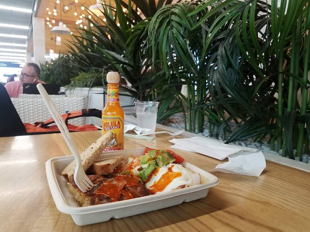 Summer House Santa Monica | restaurant | 10000 Ohare Way, Chicago, IL 60666, USA | 7736862200 OR +1 773-686-2200