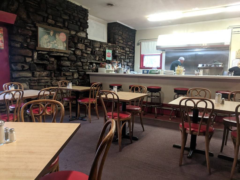 Reeds Country Store | restaurant | 753 Barre Rd, New Braintree, MA 01531, USA | 5088679512 OR +1 508-867-9512