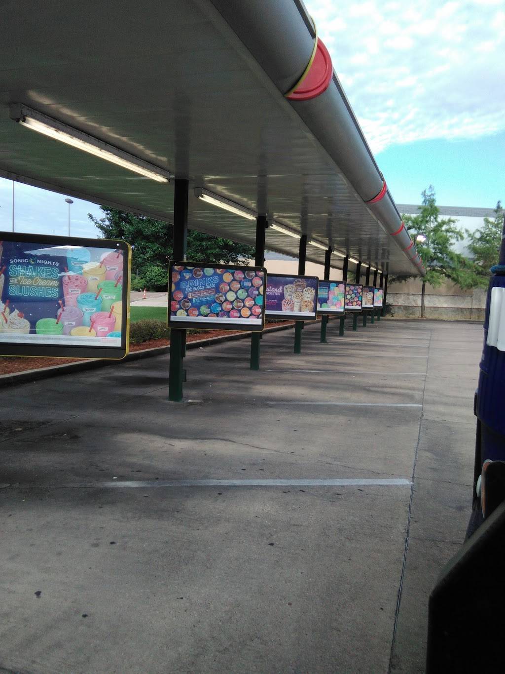 Sonic Drive-In | restaurant | 5849 Ridgewood Rd, Jackson, MS 39211, USA | 6019912201 OR +1 601-991-2201