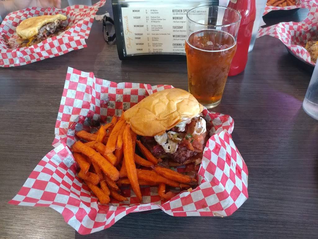 Brown Bag Burgers | restaurant | 4326 N Leavitt Rd a, Lorain, OH 44053, USA | 4402420344 OR +1 440-242-0344