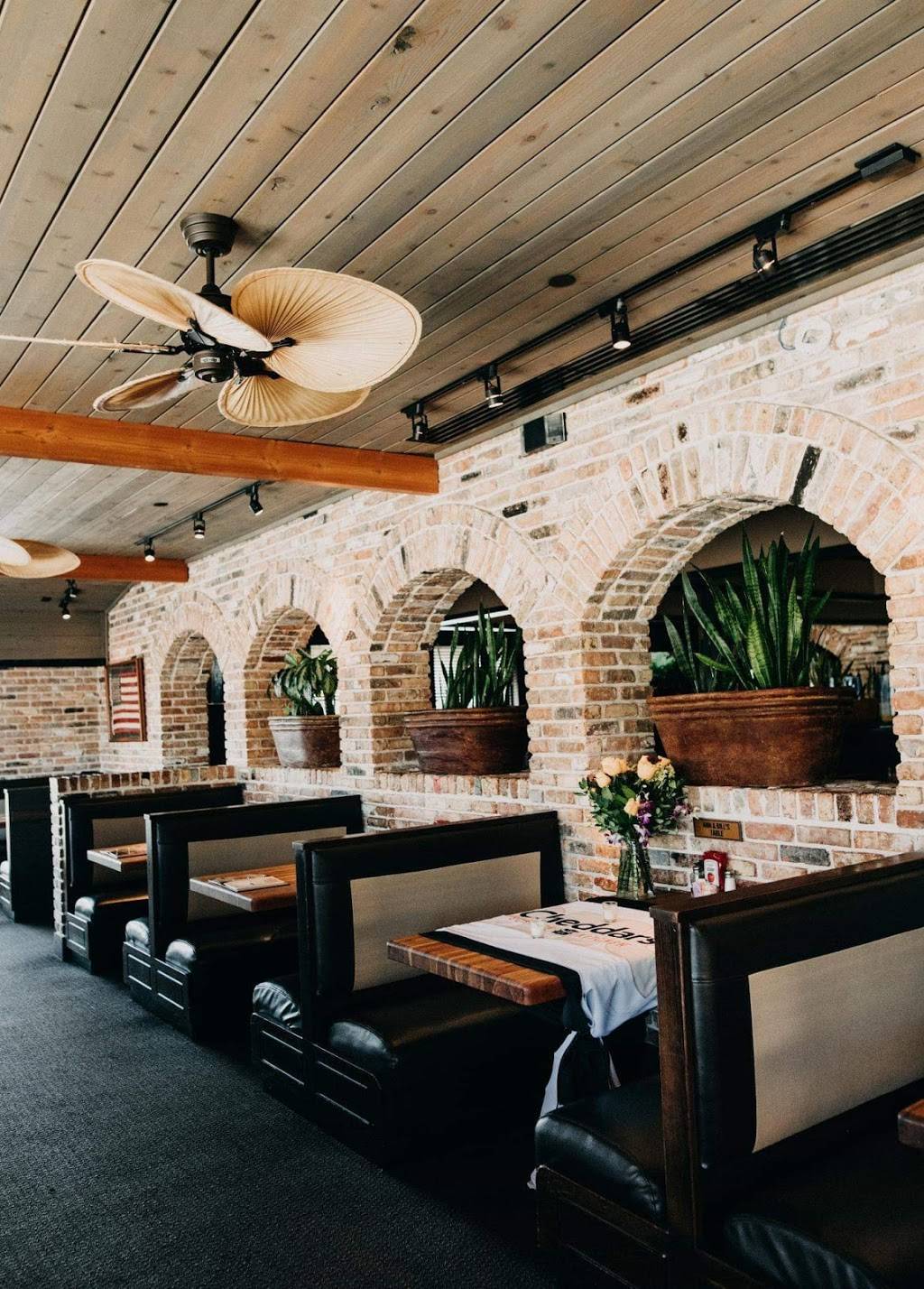 Cheddars Scratch Kitchen | restaurant | 6600 N Illinois St, Fairview Heights, IL 62208, USA | 6186229475 OR +1 618-622-9475