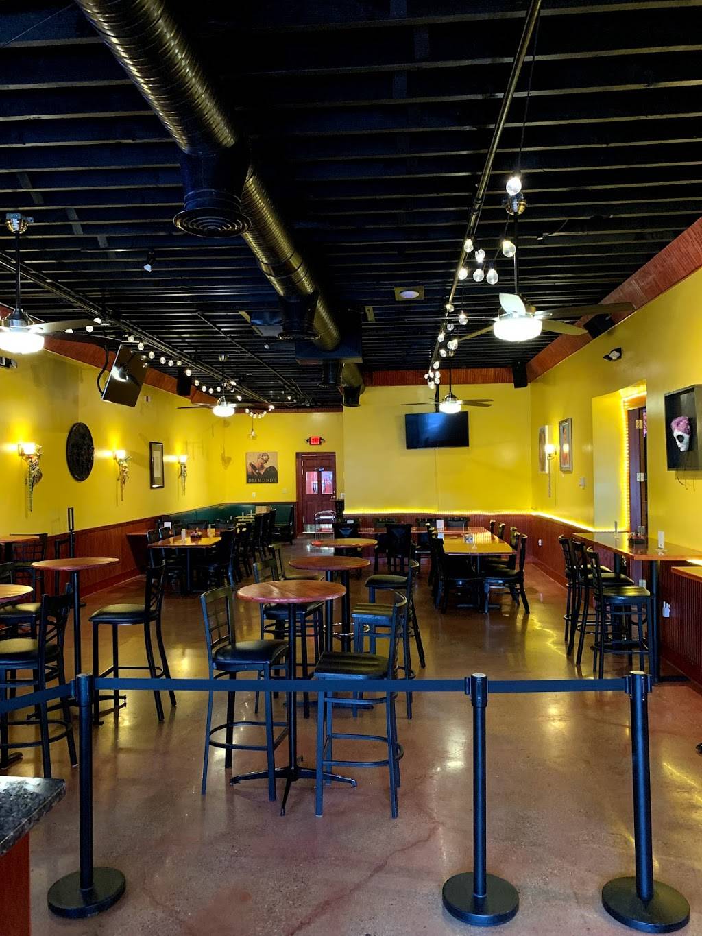 Brush Street Bar & Grille | restaurant | 2458 Brush St, Detroit, MI 48201, USA | 3136564640 OR +1 313-656-4640