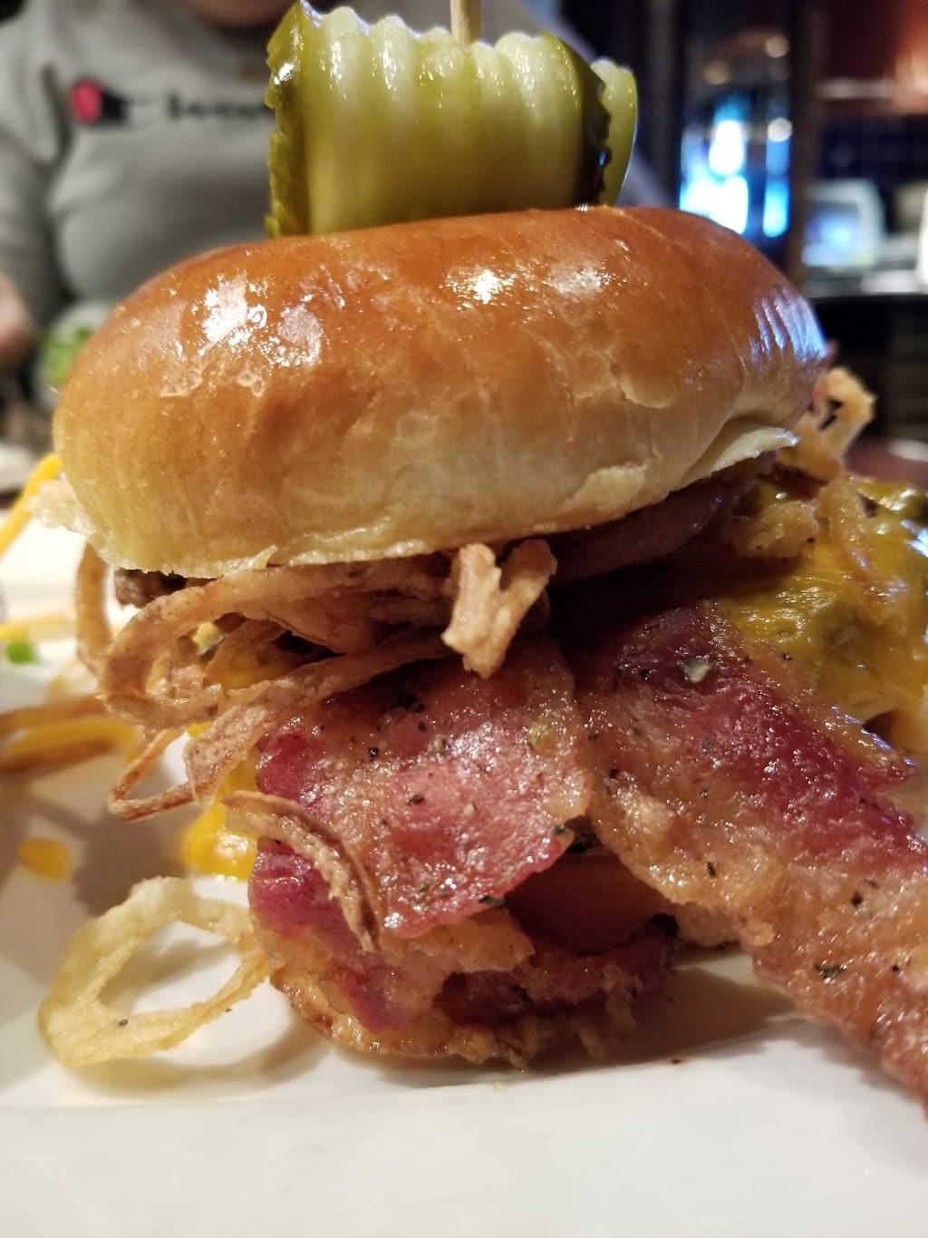 Houlihans | restaurant | 2136 NJ-35, Holmdel, NJ 07733, USA | 7326716633 OR +1 732-671-6633