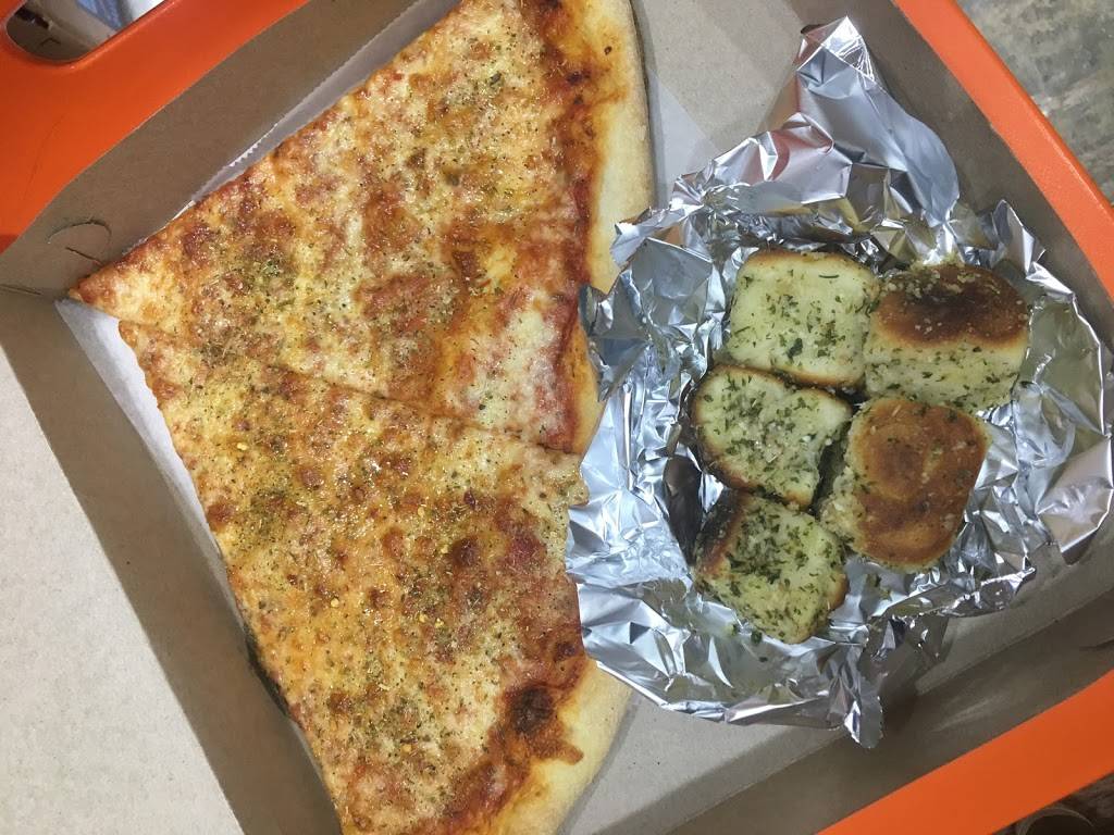 Marios Pizza | restaurant | 79 E Gun Hill Rd, Bronx, NY 10467, USA | 7182313086 OR +1 718-231-3086