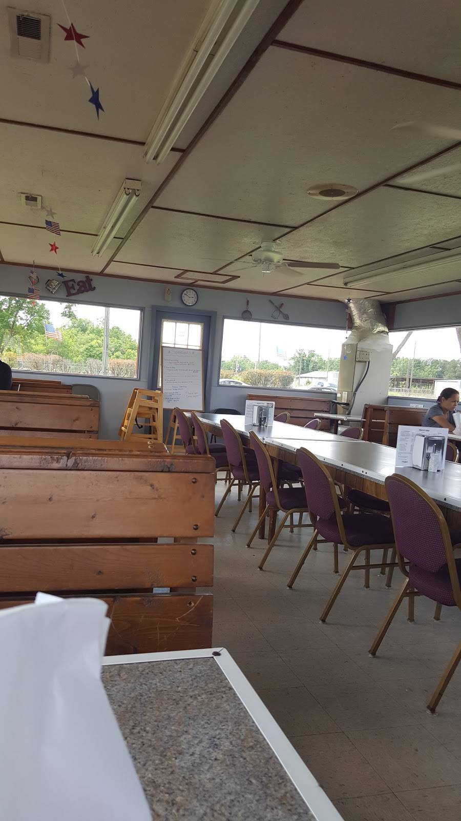 Papa Bills B.B.Q. | meal takeaway | 10114 NC-711, Pembroke, NC 28372, USA | 9105213666 OR +1 910-521-3666