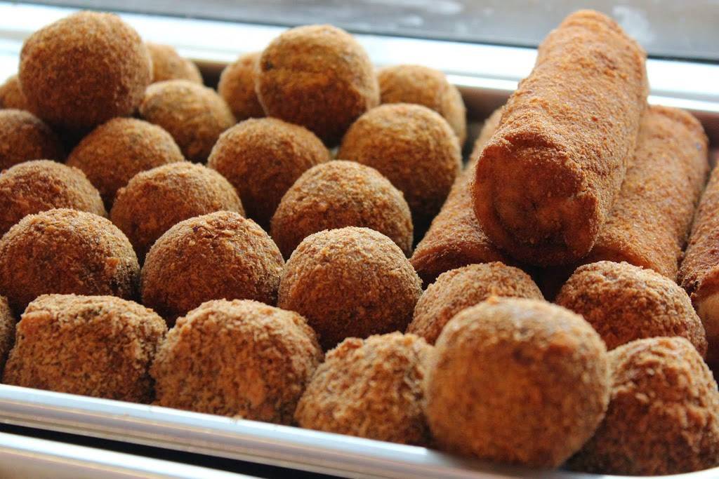 Martins Bakery | restaurant | B-, 2761 Markham Rd #15, Scarborough, ON M1X 0A4, Canada | 4165352323 OR +1 416-535-2323