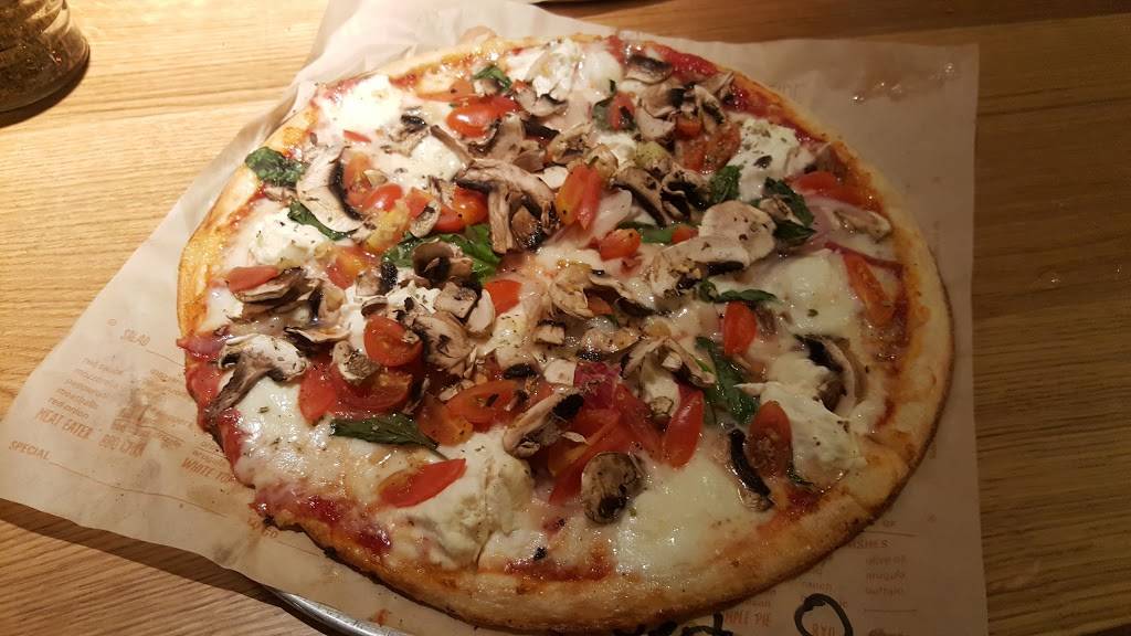Blaze Pizza | meal takeaway | 1840 Herndon Ave, Clovis, CA 93611, USA | 5592422374 OR +1 559-242-2374
