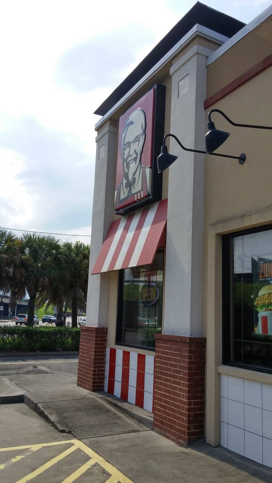 KFC | restaurant | 2427 S, Main St, La Marque, TX 77568, USA | 4099334106 OR +1 409-933-4106