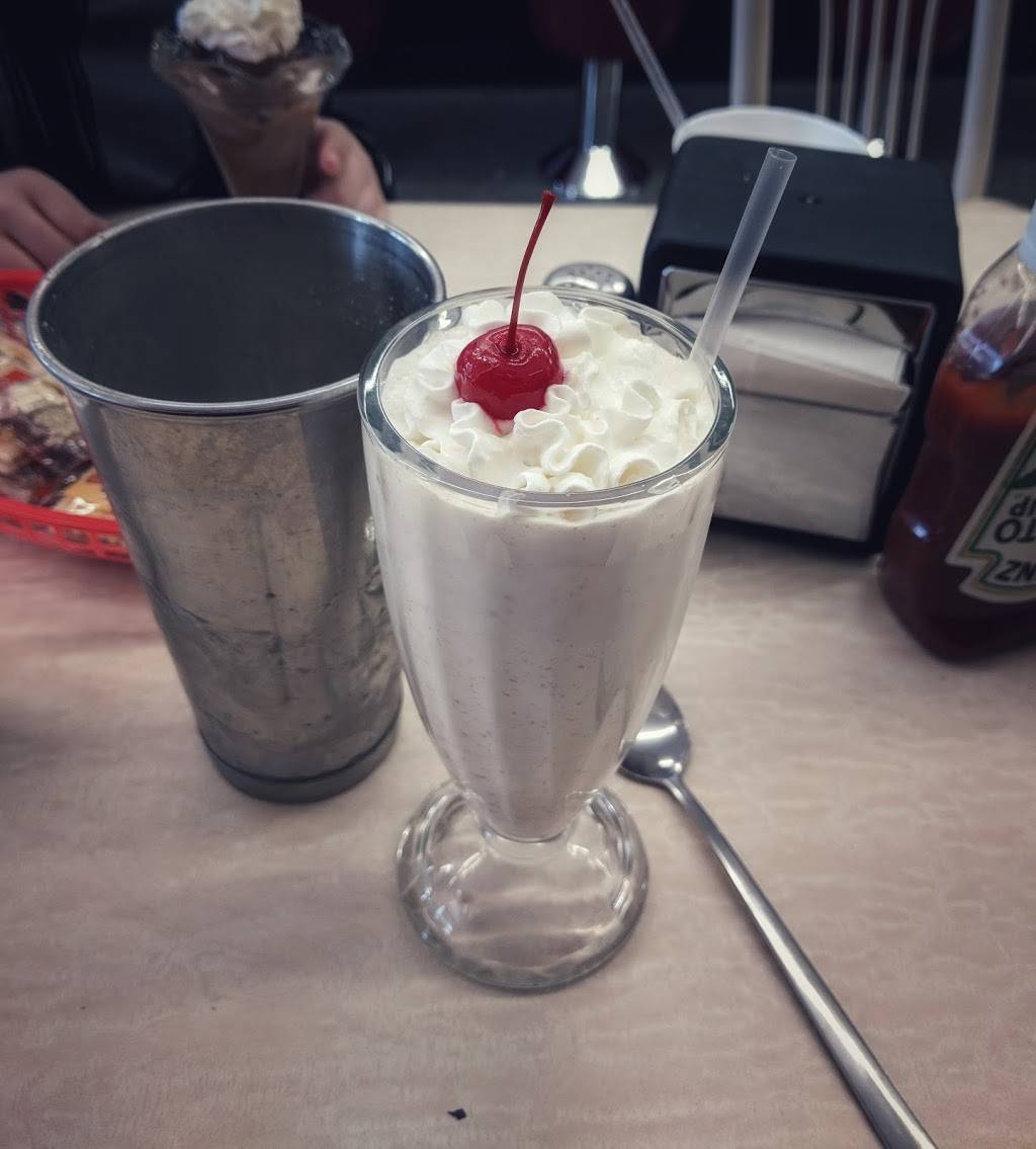 Foxs Drugstore Soda Fountain | restaurant | 10004 E 63rd St, Raytown, MO 64133, USA | 8163531602 OR +1 816-353-1602