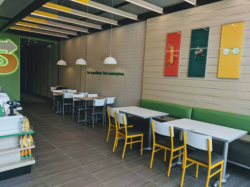 Subway | restaurant | 665 River Rd Unit 7, Gloucester, ON K1V 2G2, Canada | 6138221288 OR +1 613-822-1288