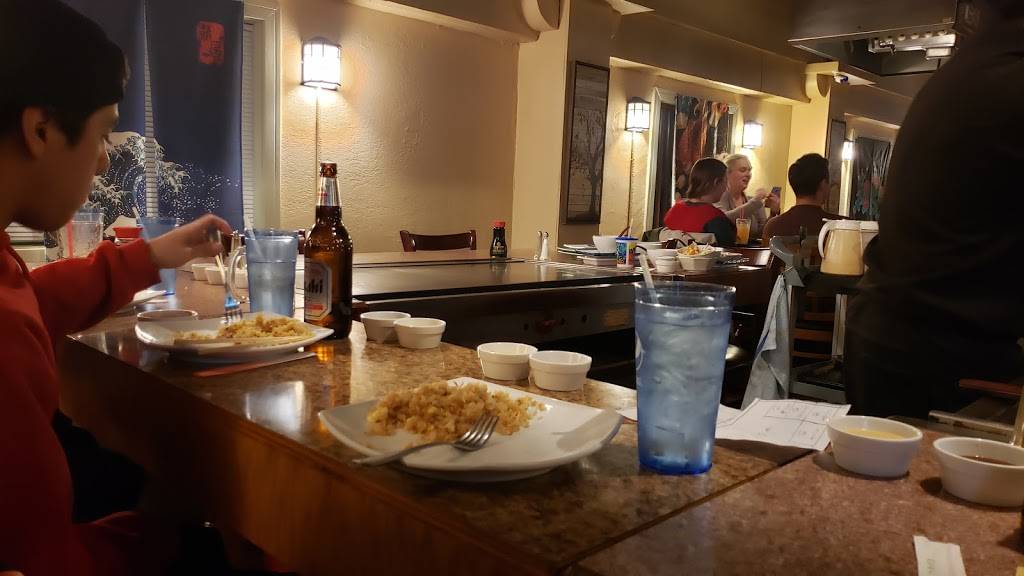 Fuji Teppanyaki & Sushi | restaurant | 5621 196th St SW, Lynnwood, WA 98036, USA | 4253617574 OR +1 425-361-7574