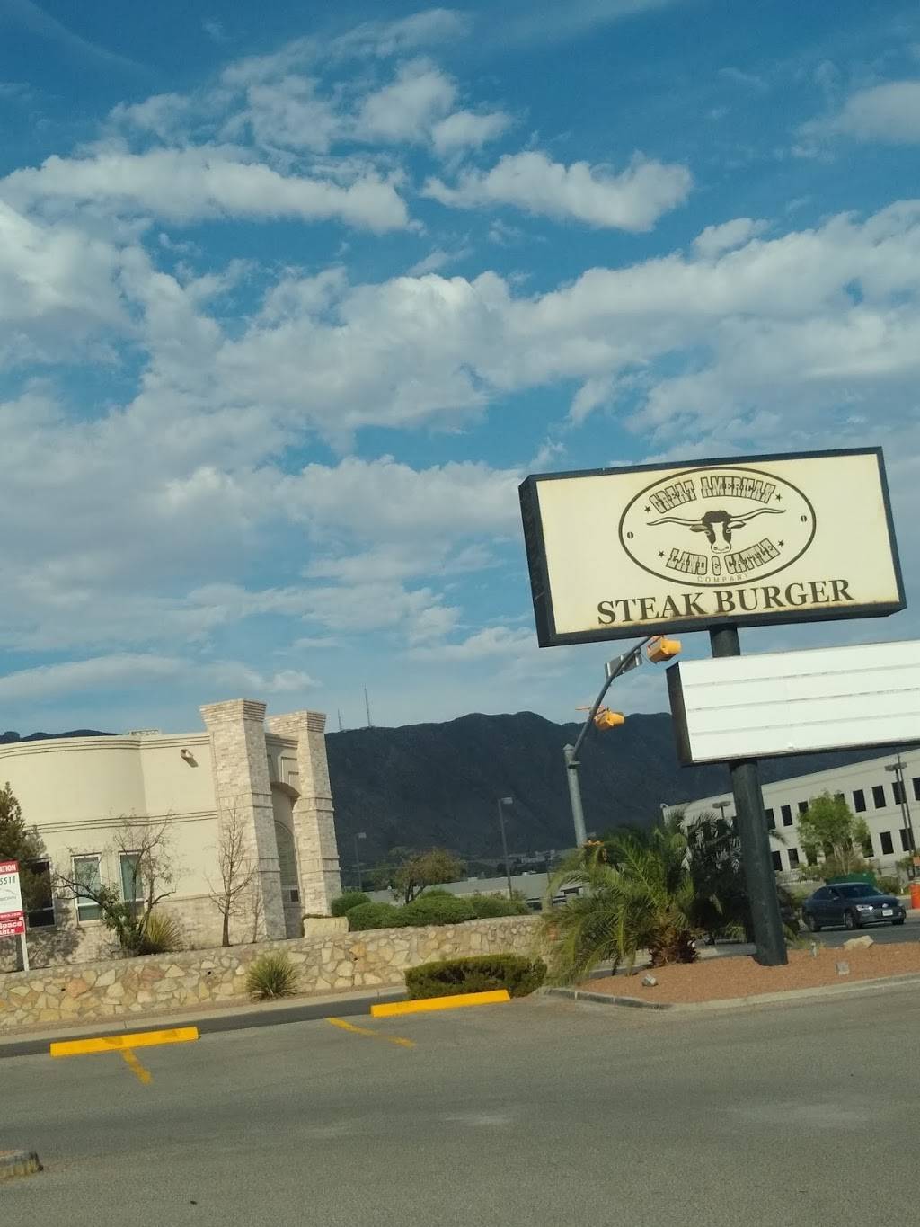Great American Steakburger | restaurant | 701 S Mesa Hills Dr, El Paso, TX 79912, USA | 9155857873 OR +1 915-585-7873