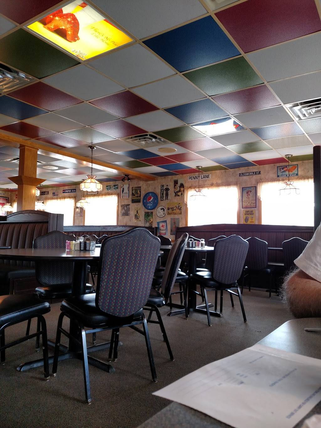 Jerrys Great American Restaurant | restaurant | 103 W McCauley Dr, Uhrichsville, OH 44683, USA | 7409220092 OR +1 740-922-0092