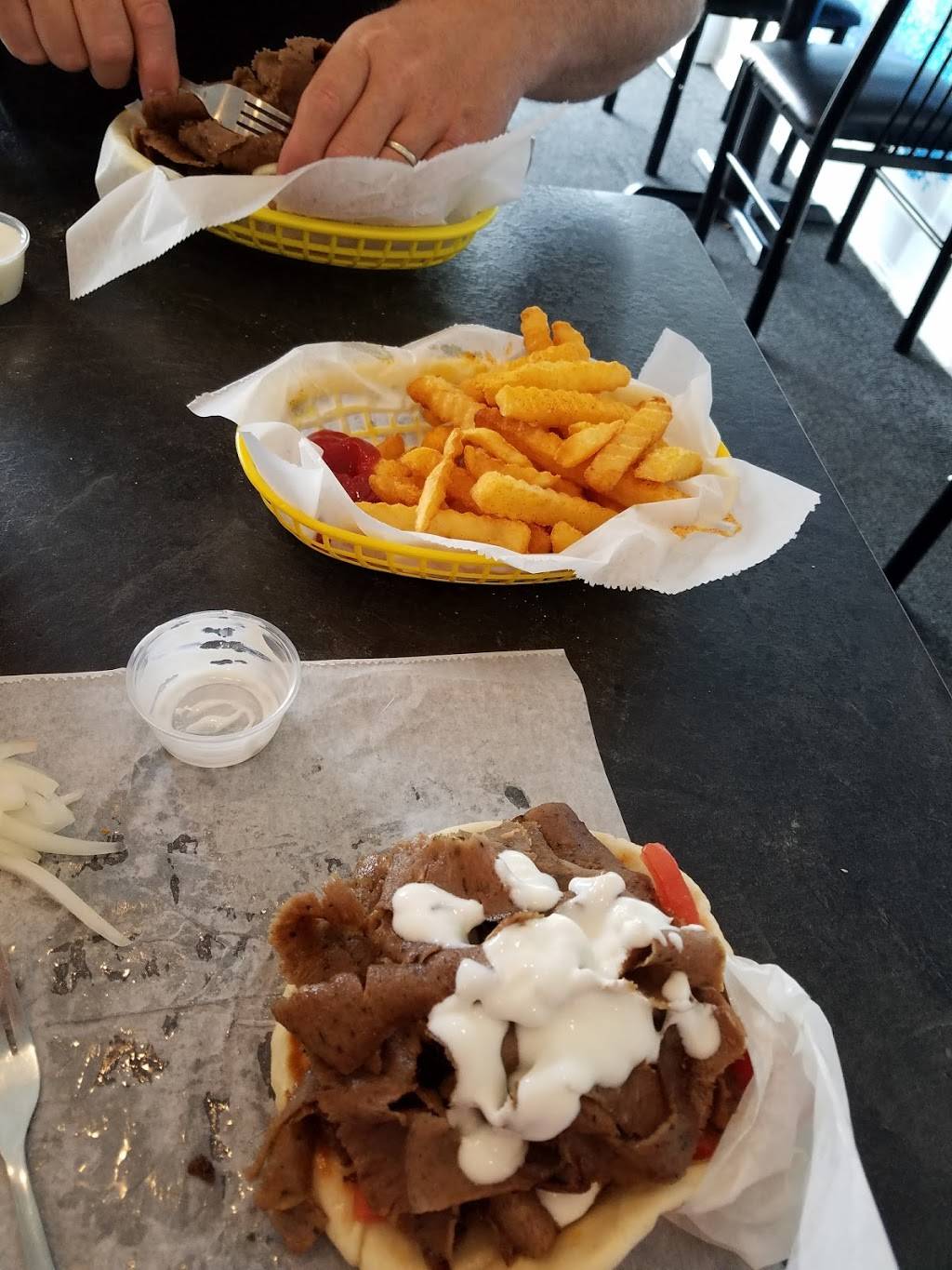 Zorbas Greek Restaraunt | restaurant | 6520 Glenway Ave, Cincinnati, OH 45211, USA | 5135742111 OR +1 513-574-2111