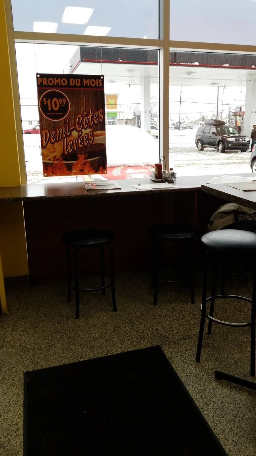 Rôtisserie Pizzéria Royal | restaurant | 6590 Boulevard Parent, Trois-Rivières, QC G0X, Canada | 8196935733 OR +1 819-693-5733