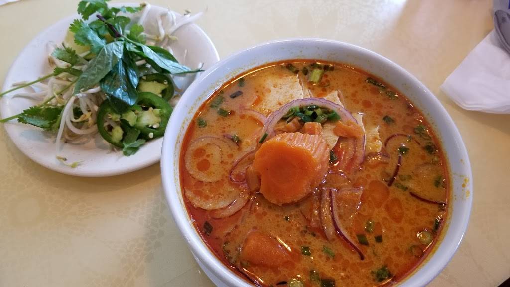 Pho Que Huong | restaurant | Prestonwood Park, 6509 W Park Blvd #445, Plano, TX 75093, USA | 9726089858 OR +1 972-608-9858