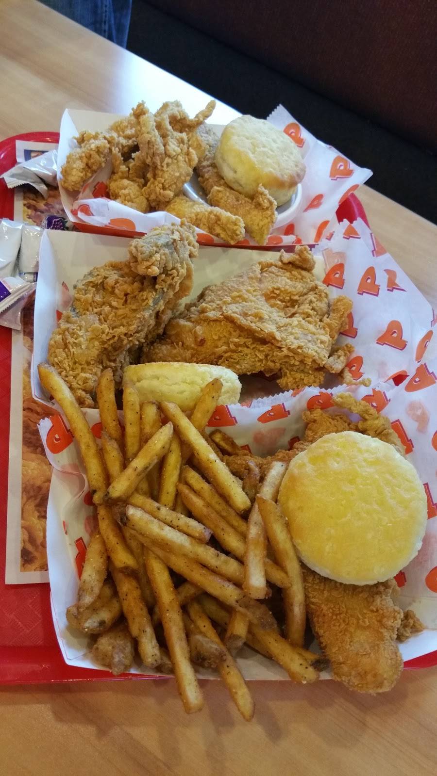 Popeyes Louisiana Kitchen | restaurant | 4140 Merle Hay Rd, Des Moines, IA 50310, USA | 5152517670 OR +1 515-251-7670