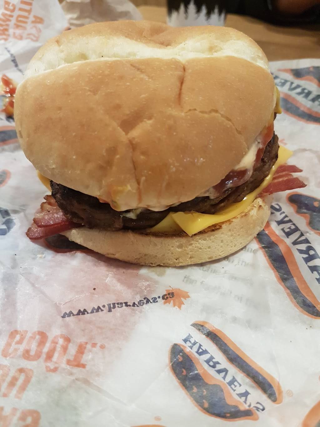 Harveys | restaurant | 233 N Front St, Belleville, ON K8P 3C3, Canada | 6139671165 OR +1 613-967-1165