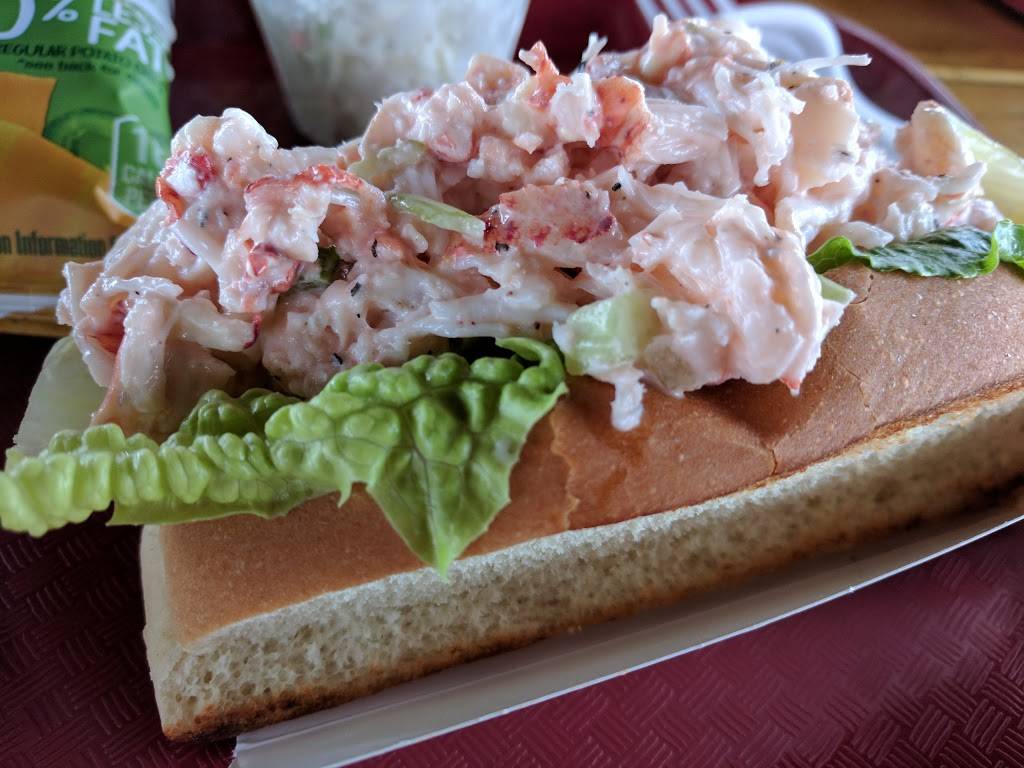 Captain Scotts Lobster Dock | restaurant | 80 Hamilton St, New London, CT 06320, USA | 8604391741 OR +1 860-439-1741