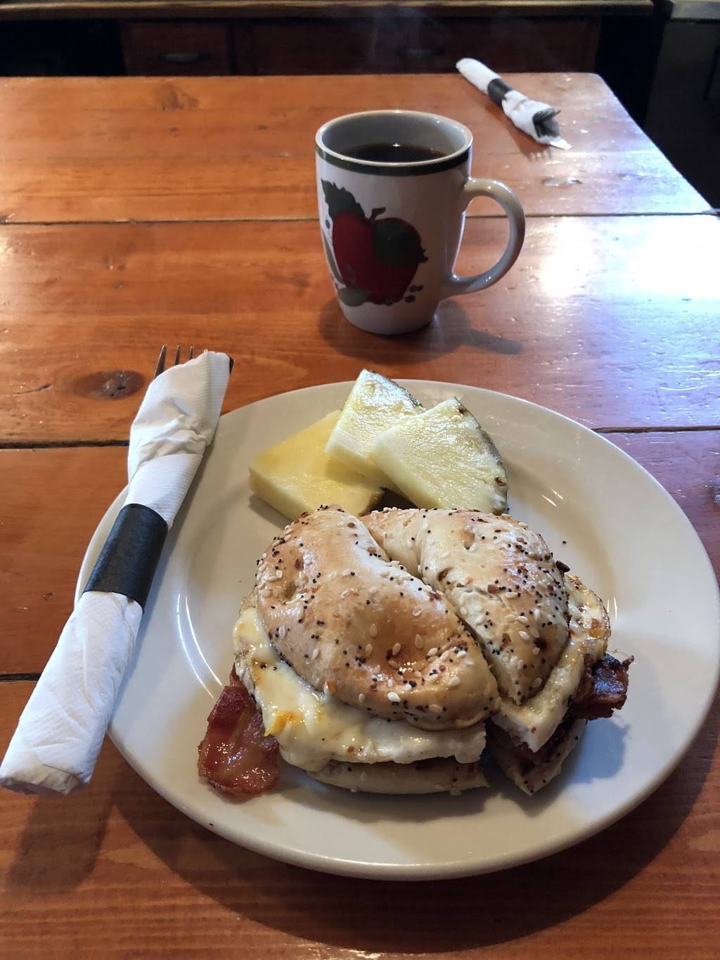 Grind Cafe | restaurant | 136 W Union St, Morganton, NC 28655, USA | 8284304343 OR +1 828-430-4343