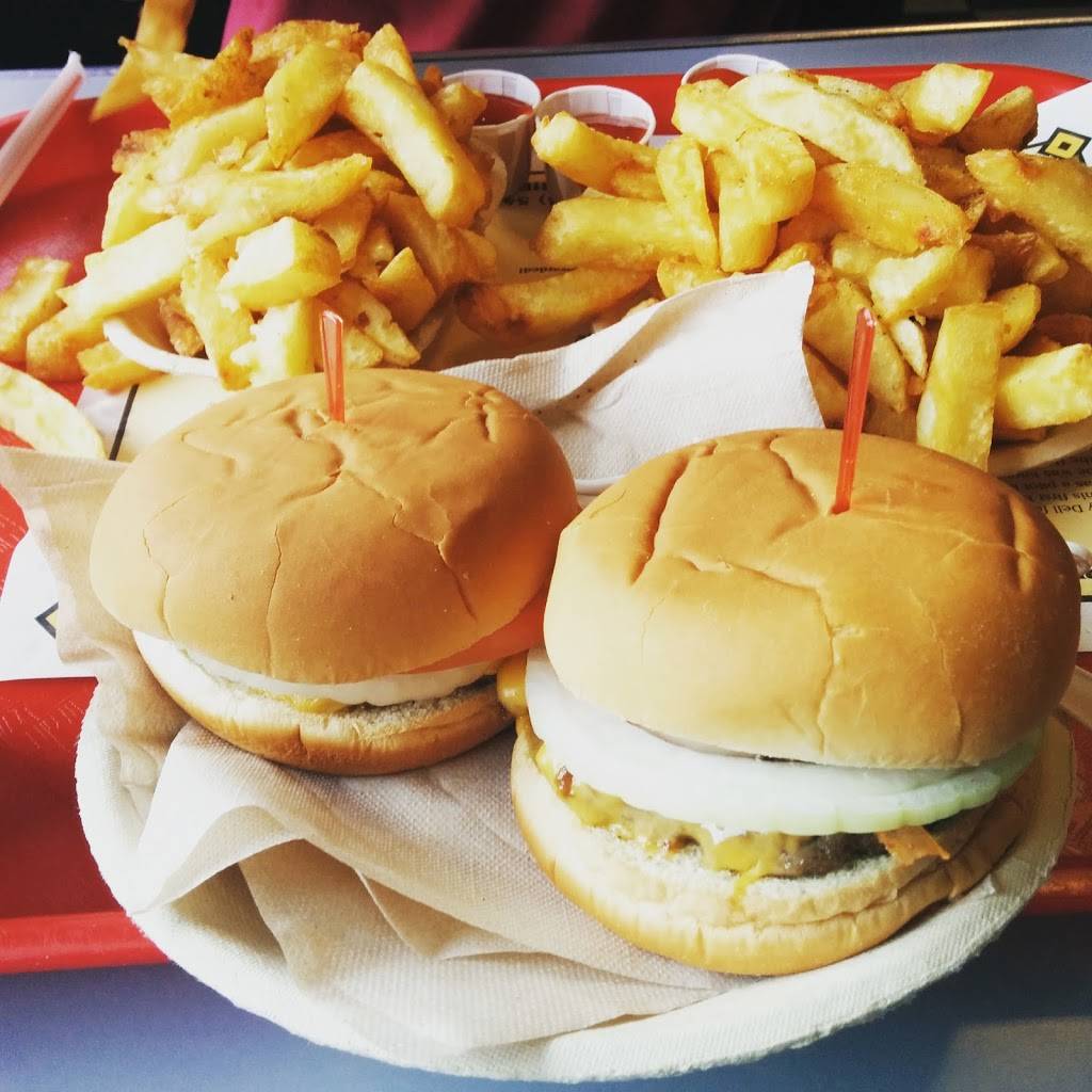 Hutch’s on the Beach | restaurant | 280 Van Wagners Beach Rd, Hamilton, ON L8E 3L8, Canada | 9055455508 OR +1 905-545-5508