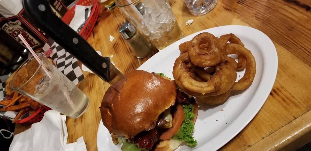 Helms Ale House | restaurant | 600 N Central Ave, Tracy, CA 95376, USA | 2092298667 OR +1 209-229-8667